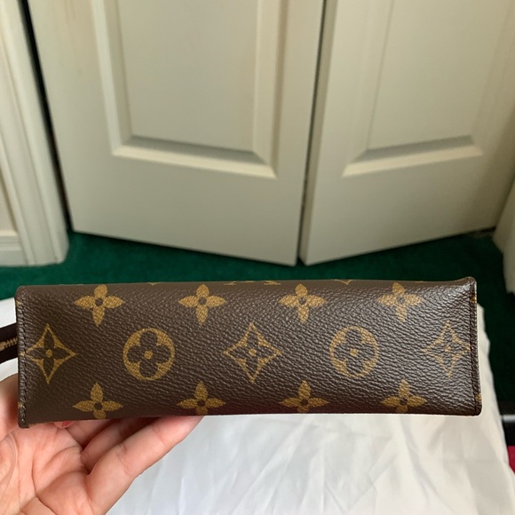 Authentic Monogram Toiletry 19 - Picture 5 of 8